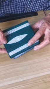 กระเป๋าสตางค์สวยๆ หนังประกระเบนหนามที่มีสายพันธุ์ สวยที่สุดในท้องทะเล หรือเรียกว่าอัญมณี ใต้ท้องทะเล Diamond Stingray