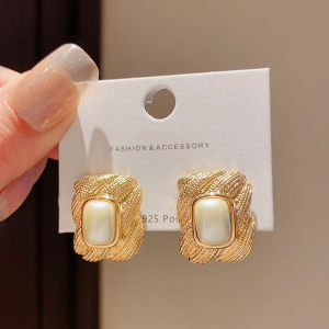 Elegant Pearl Stud Earrings French Vintage Style Womens Fashion Jewelry Unique Design Luxury Feelings Geometric Silver Earrings