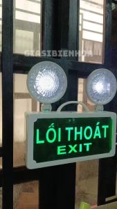 Đèn Báo Lối Thoát Exit Thoát Hiểm Kèm 2 Bóng Đèn Led Tự Sáng Khi Cúp Điện