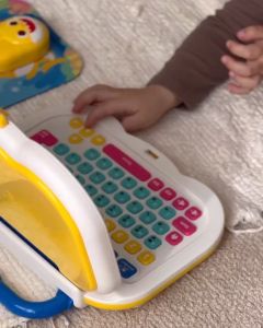 MÁY TÍNH LAPTOP PINKFONG BABYSHARK HÀN QUỐC DÀNH CHO BÉ HỌC SONG NGỮ VÀ CHƠI GAME VỚI 522 NỘI DUNG