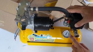 ชุดแตรด่วน ถังลมออโต้ปั้มลมเอง 2ปาก พร้อมชุดถังปั้มลมออโต้12V