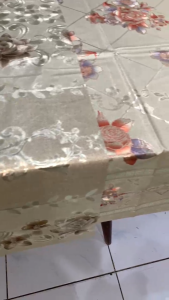 Taplak Meja Makan Sultan Monary PVC Embossing ukuran 137*229 cm motif timbul/ anti air/ anti minyak/ anti kusut/ mudah dibersihkan