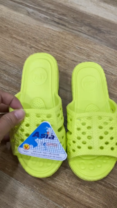 Dép tổ ong siêu nhẹ trẻ em DCE03: Size 11-20 nhiều màu sắc thiết kế thoáng khí phù hợp cho bé trai và bé gái.