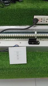 Motor xích cong dùng lắp tự động cho cửa sổ giếng trời điện áp 24v hành trình 500mm