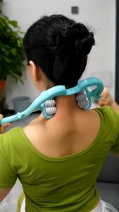 Dụng cụ massage cổ vai gáy 6 bánh lăn xoay 360 độ giảm đau mỏi thư giãn cơ cầm tay tiện lợi