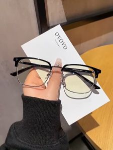 Kacamata Photochromic Miopia & Bingkai Persegi Panjang: Solusi Optik Komputer