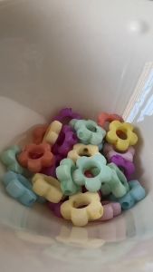 100 pcs cute small flower Beads with holes size 14 mm Mix colors for beading jewelry accessories crafts