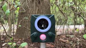 Variable Frequency Ultrasonic Repellent with LED Flash Alarm PIR Motion Sensor Speed Adjustable for Repelling Rodents Dogs Foxes
