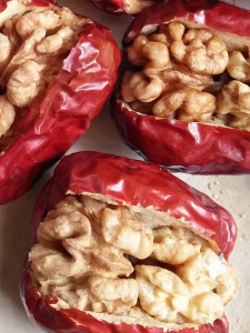 Premium 500g Xinjiang Hetian Dried Dates Stuffed with Walnuts Individually Packaged Snacks No-Wash Seedless Date Nuts
