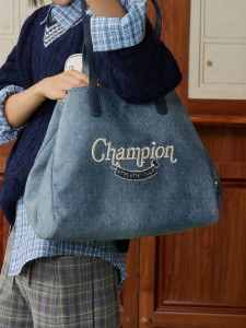 Champion | Retro Commuter Tote Bag