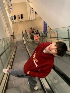 เสื้อสเวตเตอร์มีฮู้ดผ้าขนกระต่ายเงินสไตล์ย้อนยุคสีแดงสำหรับฤดูใบไม้ร่วงและฤดูหนาว เสื้อแจ็คเก็ตผู้ชายและผู้หญิงแบบลำลองสำหรับคู่รัก