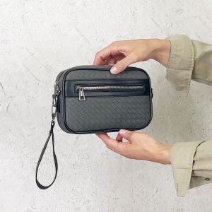 กระเป๋าหนังสะพายข้าง ถือ สะพายไหล่ สาน ถัก ผู้ชาย ผู้หญิง หนังพียู เกรดพรีเมี่ยม สายยาวถอดได้