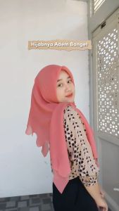 Hijab Segiempat Lasercut Gelombang Polycotton Bella Square