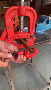 Dụng Cụ Cắt Ống Sắt Ống Nhựa Đa Năng 32mm - Kìm Cắt Ống Nước Thép Hợp Kim Không Gỉ (Màu Đỏ) - Chất Lượng Cao Giá Tốt