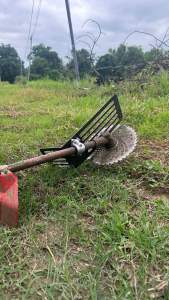 ตะแกรงกวาดหญ้า สำหรับเครื่องตัดหญ้าทุกรุ่น น้ำหนักเบา ตัวช่วยประหยัดเวลา ตัดและกวาดในเวลาเดียวกัน ใช้ได้ทั้งใบกลมและใบเหลี่ยม