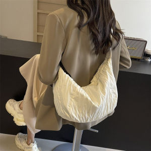 กระเป๋าสะพายข้างทรงหม้อต้มแบบน้ำหนักเบาและนุ่มสำหรับผู้หญิง ความจุขนาดใหญ่ กระเป๋าถือทรงสี่เหลี่ยมผืนผ้าแบบอเนกประสงค์ กระเป๋าสะพายข้างแบบสะพายข้างสำหรับวัยรุ่น