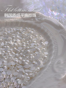 การตกแต่งเล็บกึ่งวงกลมมุกในก้นแบนสีขาวน้ํานมสําหรับทุกสภาพผิว แห้งง่าย เคลือบเงา