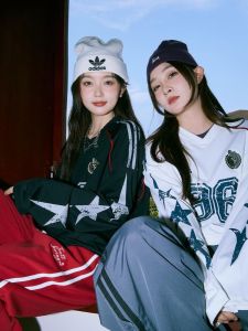 American Retro Letter V-neck Long Sleeves T-shirt Mens Spring and Autumn Stripes Contrast Color Couples Trendy High Street Sports Sweatshirt