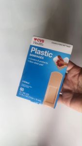 Băng keo cá nhân y tế CVS Health Plastic BANDAGES 60 ALL ONE SIZE 3/4 IN X 3 IN của Mỹ