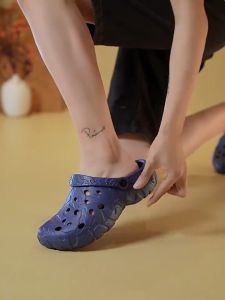 Sandal Kodok Pria Wanita Sepatu Karet Pria Dewasa Sendal Clog Keren Sandal Kodok New Style Kekinian Anti Slip Sandal Slip On Dewasa Pria Sandal Slide Cowok Pria Selop Karet Slipper EVA Sandal Pria Adilette Simple Santai Sandal Slide Slop Karet Nyaman