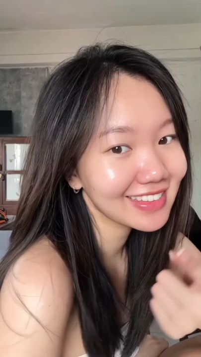 【PROXIE'S PICK】Glad2Glow Pomegranate  Niacinamide Pomegranate Brightening Moisturizer มอยเจอไรเซอร์ทับทิม 5%ไนอะซินาไมด์ พาวเวอร์ ไบรท์ (มอยส์ผิวใส) เติมความสดใสให้ผิวอย่างล้ำลึก มอยส์เจอร์ไรเซอร์ 30กรัม