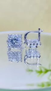 Bông tai nữ bạc xi bạch kim kiểu vuông khóa gài đá chủ 5.5mm Khuyên tai bạc nữ vuông kiểu giò gà mạ vàng trắng Bông tai Moissanite Mỹ D/FL kiểm định GRA màu trắng và màu xanh đẹp Hoa tai bạc thật thiết kế sang trọng đẳng cấp - KIM LỘC PHÁT BBV5L5