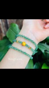 vòng tay nữ dáng chuỗi đá thạch anh dâu xanh tự nhiên mix charm sen vàng và charm bi cầu kim tiền vàng tây vòng tay đá phong thủy hợp mệnh mộc mệnh hỏa trang sức thiết kế đủ hóa đơn thẻ bảo hành