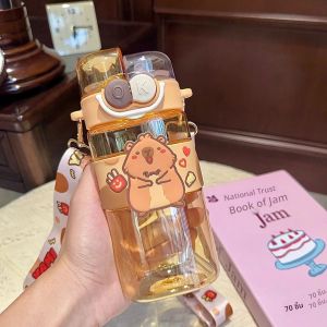 520ml เด็กน่ารักขวดน้ําพร้อมฟางและสายคล้องกลางแจ้งแบบพกพาพลาสติกการ์ตูนถ้วยน้ําเด็กขวดน้ําตั้งแคมป์