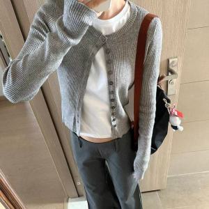 เสื้อคาร์ดิแกนถักสีเทา ทรงเข้ารูป แขนยาว คอกลม ทรงสั้น แฟชั่นฤดูใบไม้ผลิและฤดูใบไม้ร่วง สำหรับผู้หญิง