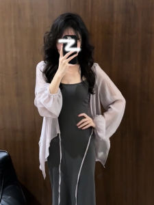 เสื้อคลุมกันแดดผ้าโปร่งทรงหลวมสำหรับผู้หญิงในช่วงฤดูร้อน แขนยาว ปกเปิด คอวี สีพื้น เสื้อคลุมกันแดดแบบผูกโบว์ไม่สมมาตร