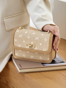 Josiny | Elegant and Rare Chain Square Shoulder Crossbody Bag