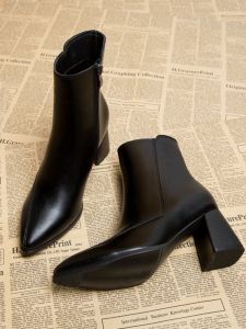 รองเท้าบูทมาร์ตินส้นสูงหัวแหลมสีดำสำหรับผู้หญิง รองเท้าบูทแฟชั่นฤดูใบไม้ร่วง/ฤดูหนาว รองเท้าบูทหัวแหลมทรงสลิมสไตล์เกาหลี