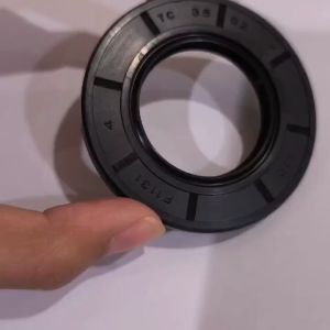 INDOBASE Part Seal Oil TC35X52X7 TC35X62X7 1Pcs Hitam