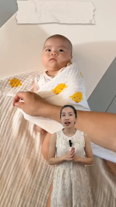 Khăn quấn tay chống giật mình 2IN1 EMA - Giúp bé ngủ ngon hạn chế giật mình chống ọc sữa
