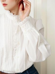 เสื้อเชิ้ตคอตั้งแขนยาวสีขาวสไตล์ฝรั่งเศสสำหรับผู้หญิงในฤดูใบไม้ผลิ แขนพอง ขอบลูกไม้ กระโปรงทรงแคนเดลา