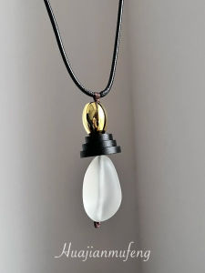 Retro Translucent Irregular Pendant Necklace Long Sweater Chain Accessory for Women Elegant Old Money Style Fashion Jewelry