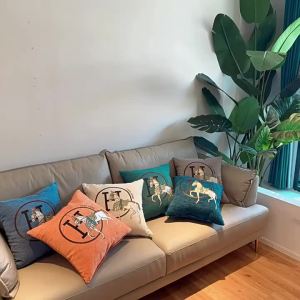 Luxury-Style Fashion Cable Knit Creative Print Soft and Comfortable Throw Pillow Cover