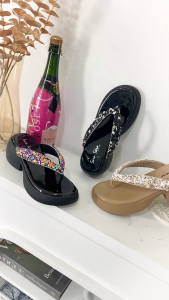Sara Sara Isla Sandal Jepit Wedges Casual Wanita Sehari-hari  Kekinian Terbaru