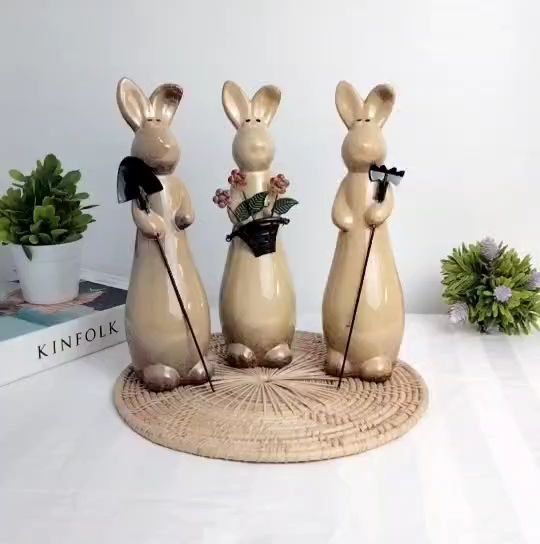 ตุ๊กตากระต่ายเซรามิกทำสวนสีน้ำตาล 3 ตัว สำหรับแต่งสวน