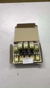 Rơ le trung gian Rơ le kiếng Rơle IDEC 8 chân dẹt to 10A  220VAC RH2B-UL