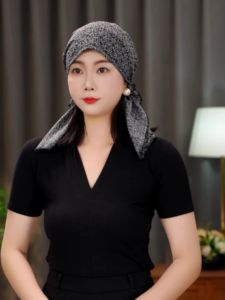 หมวกคลุมศีรษะยางยืดทรงกลมสำหรับผู้หญิงในฤดูใบไม้ร่วงปี 2025 หมวกคลุมศีรษะแบบมีเข็มขัดผ้าไหม หมวกคลุมศีรษะแบบอเนกประสงค์ อบอุ่น เคลือบผมขาว