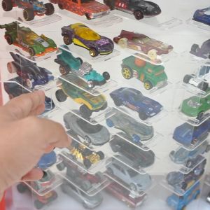 Rak Hotwheels Akrilik 45Garage Square Isi 60 With Header