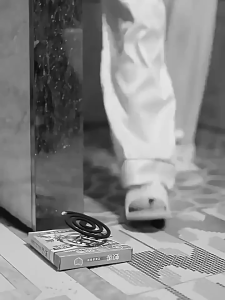 ที่แขวนคดยากันยุง การออกแบบตะขอ ที่แขวนยากันยุง ทนไฟ ป้องกันการลวก จะตั้งก็ได้จะแขวนก็ดี G3258