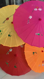 Ô Cổ Trang Chụp Hình Chất Liệu Giấy Dầu Bền Màu Chắc Chắn Dù Giấy Che Nắng Trang Trí Họa Tiết Vẽ Ngẫu Nhiên Nhiều Màu Sắc