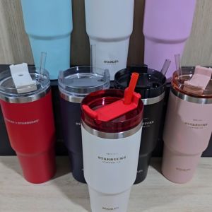 แก้วน้ำ กระติกน้ำ 30oz/900ml แถมหลอดพร้อมฝา สแตนเลส304 เก็บร้อน-เย็น แก้ว Stanley STARBUCK Tumbler Snowman 20ออน SS2