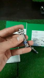 Cảm biến tiệm cận XS112B3PBM12 Schneider