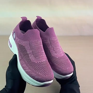 Women Korean Fashion Breathable Slip On Jogging Shoes Sneakers Lightweight Casual Black Rubber Shoes For Women Loafers