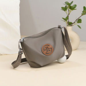 กระเป๋าสะพายข้างผ้าแคนวาสไนลอนสำหรับผู้หญิง 2024 กระเป๋าสะพายข้างแบบสะพายข้างสะพายไหล่หนังสือขนาดใหญ่ น้ำหนักเบา กันน้ำ