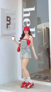 🔥🔥สินค้าขายดี🔥🔥 #สินค้านำเข้า 🇨🇳🎏🎎 เอี๊ยมยีนส์กระโปรง ✔️รุ่น 👉 win 6140 👈 แฟชั่นสุดฮิต ผ้าดีงานดีมาก งานน่ารักสวยมาก #Street everyday look ชิวๆ #สินค้านำเข้า 🇨🇳🎏🎎 New New New 🔥🔥🔥 เอี๊ยมยีนส์กระโปรง แต่งกระเป๋าด้านหน้า กระเป๋าหลัง สายเอี๊