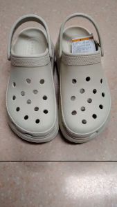 ของแท้ 100%  รองเท้า รองเท้าผู้หญิง CROCS รองเท้าผู้ชาย รองเท้าแตะชายหาด